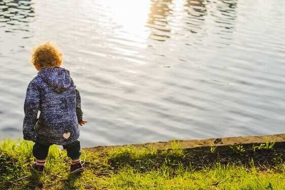 Salvar a un niño del río en un sueño, ¿qué significa?